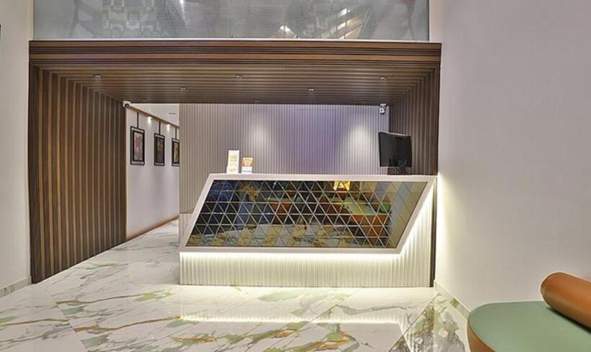 Fabhotel Prime Legend 수라트 외부 사진